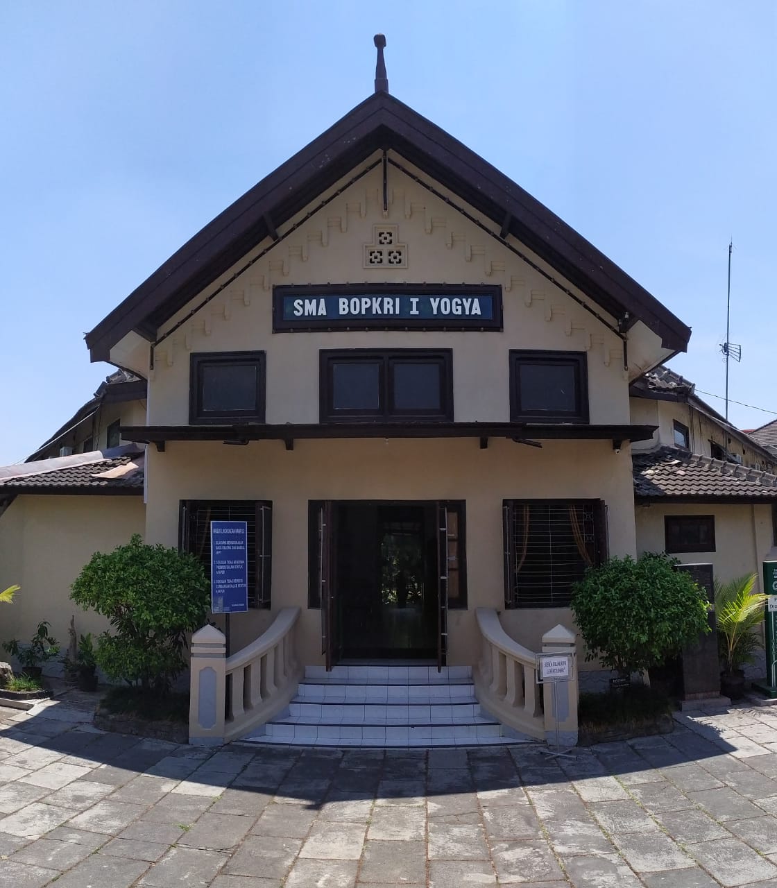 Gedung SMA BOPKRI 1 Yogyakarta